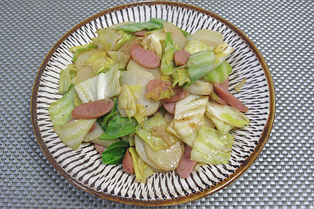 じゃがいもとソーセージのさっぱり炒め